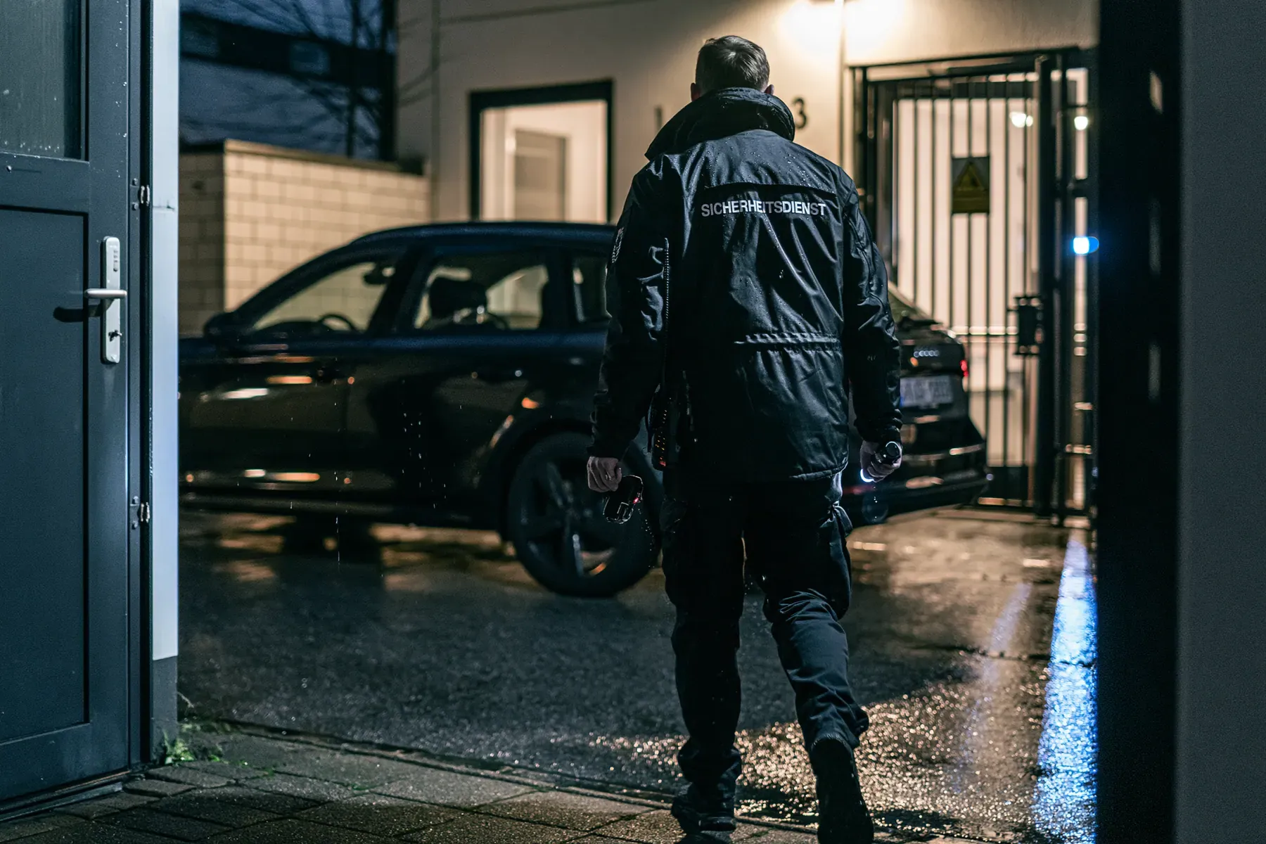 Rundgang entlang einer Außenanlage