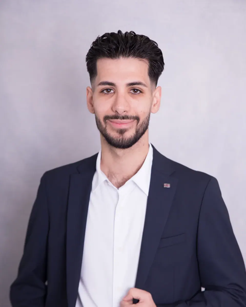 Peyman Hosseini, Geschäftsführer